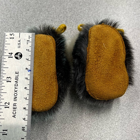 Seal Fur Snowflake Baby moccasins - Picture 6 of 9